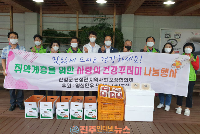 산청을 노래하는 <b>가수</b>’ <b>양미경</b> 노래교실 강사의 후원으로