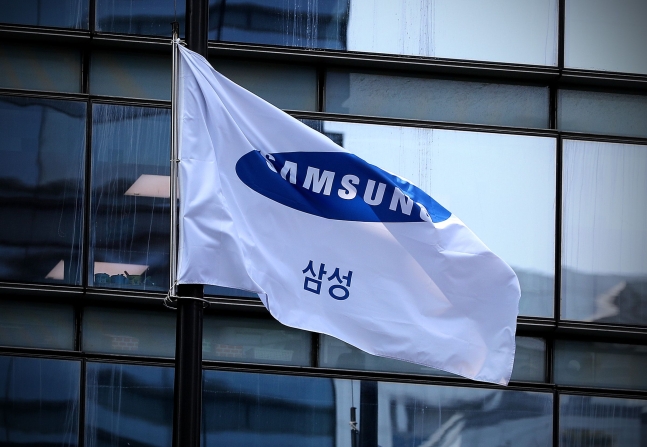 “개인 사고 외국인 팔고”...52주 신저가 새로 쓴 ‘5만전자’ “개인 사고 외국인 팔고”...52주 신저가 새로 쓴 ‘5만전자’