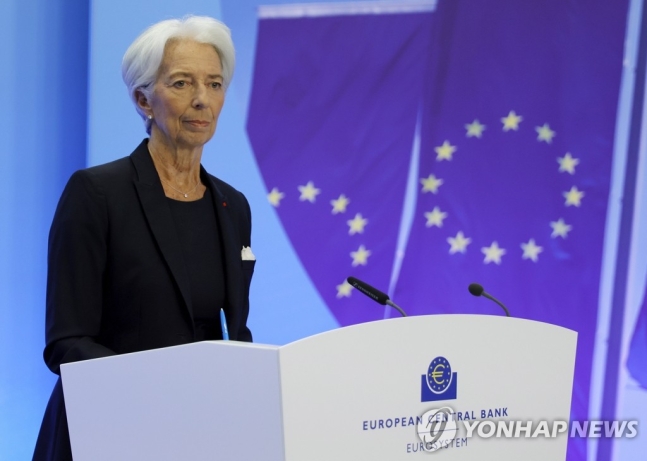 ECB 기준금리 0.75%P 인상…빅스텝 이어 자이언트스텝 ECB 기준금리 0.75%P 인상…빅스텝 이어 자이언트스텝