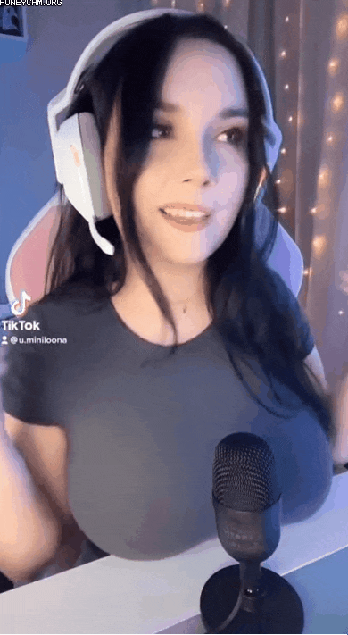  가슴 거유 움짤 모음 .gif  출렁 약후