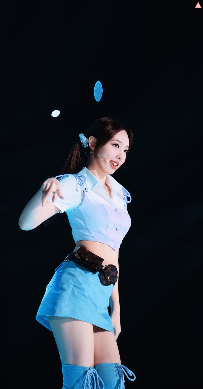 트와이스 나연 'Talk that Talk' 무대 배경화면_by.슬짱