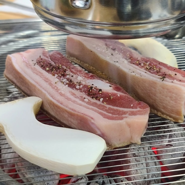  서울대입구역 고기집 _ 쫀득한 꺼먹돼지오겹살 맛집 불광옥