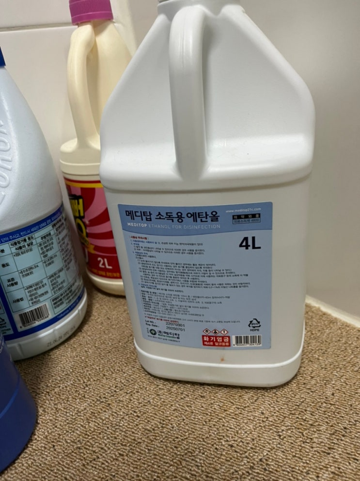  [고양이똥테러냄새 없애는 방법]고양이가 소파 침대에 오줌똥을 쌌어요