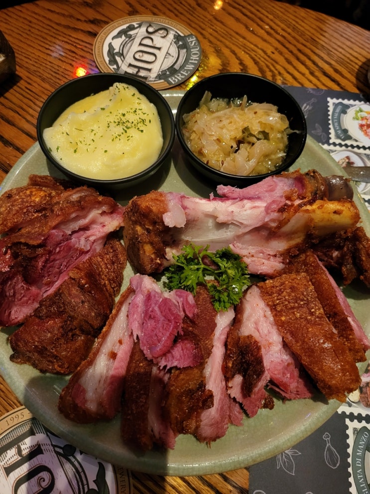   태국 여행 파타야 홉스 브루하우스 슈바인 학센 소시지 라이브 바 핫플레이스 Hops Brewhouse