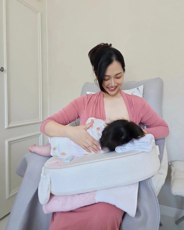 '조충현' 김민정 아나운서, 세상에서 가장 아름다운 장면 모유 수유 순간 공개 "평생 잊을 수 없어" '조충현' 김민정 아나운서, 세상에서 가장 아름다운 장면 모유 수유 순간 공개 "평생 잊을 수 없어"