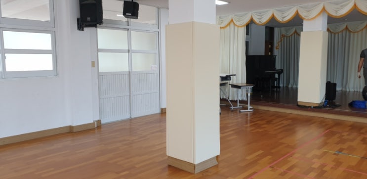  여수남산초등학교 실내체육관 기둥보호대설치 현장입니다.
