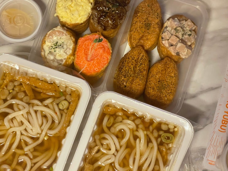 모모유부 알록달록 뚱유부초밥과 유부사누끼우동
