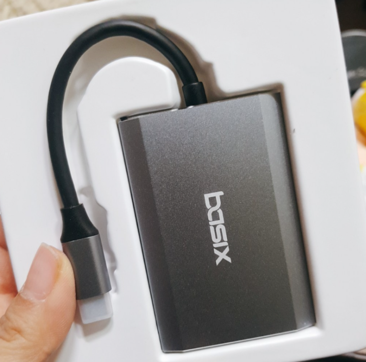 베이식스 USB 허브, 작고 알차다 베이식스 USB 허브, 작고 알차다