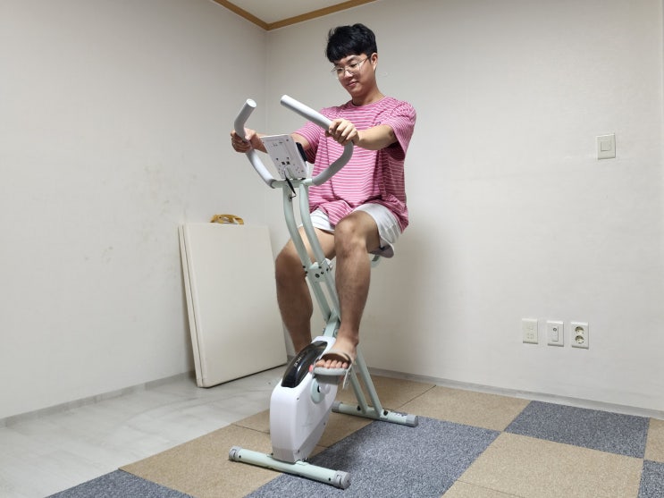  접이식 실내사이클 보관이 편리해서 좁은 집에서도 쓸 수 있어요