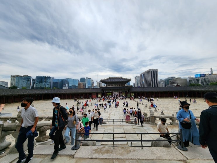 명절엔 경복궁이지