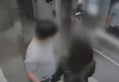 엘리베이터 남성 CCTV 소름돋는 납치 장면 논란... 많은 국민들 분노... 현행범 체포 구속 영장 기각 엘리베이터 남성 CCTV 소름돋는 납치 장면 논란... 많은 국민들 분노... 현행범 체포 구속 영장 기각
