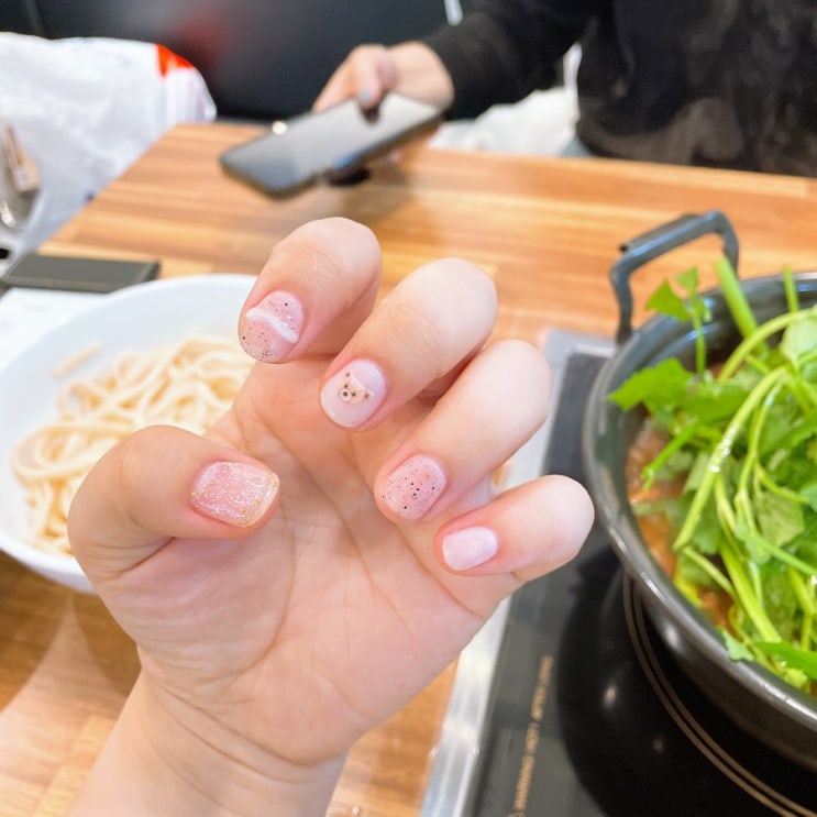  저렴한 네일 받다가 손톱 망가짐 ㅜ