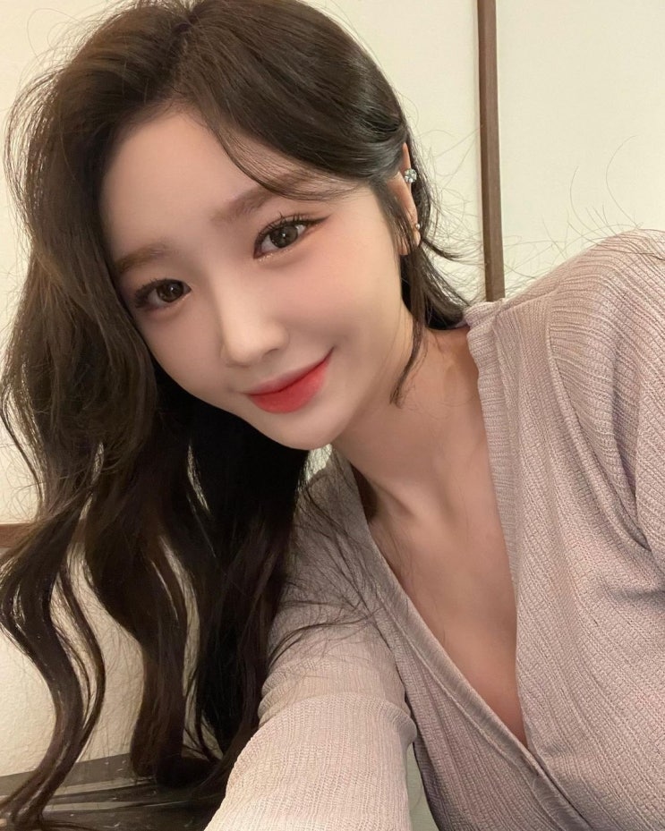 아프리카TV 유명 여캠 BJ 금화, 공개한 추석 기겸 증명사진에 미모 인증하자 감탄 쏟아져 아프리카TV 유명 여캠 BJ 금화, 공개한 추석 기겸 증명사진에 미모 인증하자 감탄 쏟아져