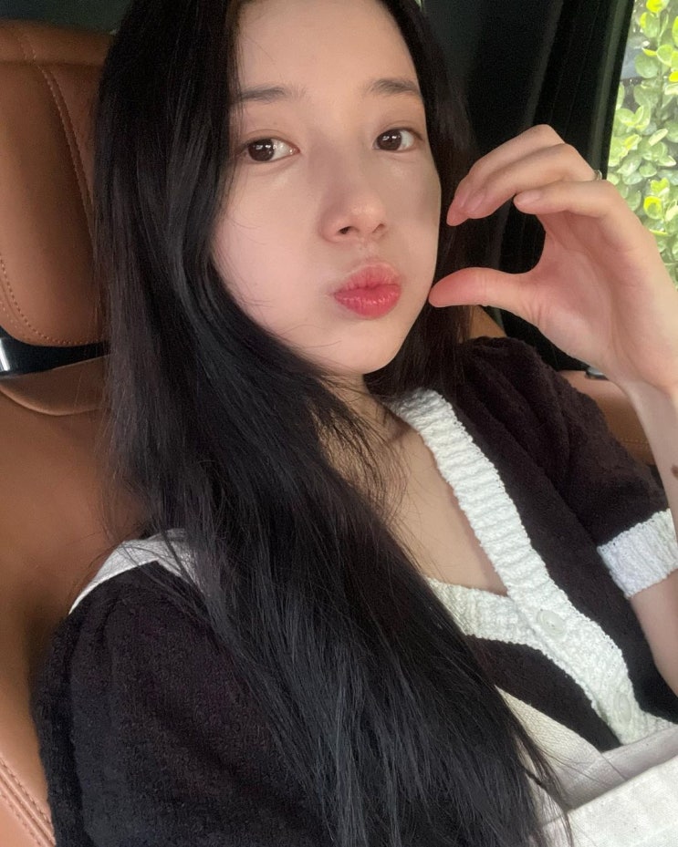 가수 겸 배우 수지, 일상 셀카 대방출..."사람 얼굴 맞어?" 앨범 털어 민낮 공개 팬들 셀레게 해 가수 겸 배우 수지, 일상 셀카 대방출..."사람 얼굴 맞어?" 앨범 털어 민낮 공개 팬들 셀레게 해