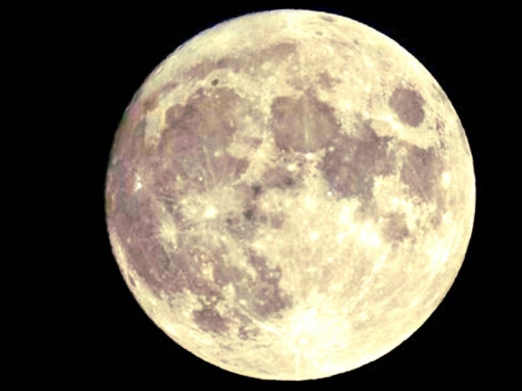 100년 만에 가장 둥근 보름달 아래 추석 기록