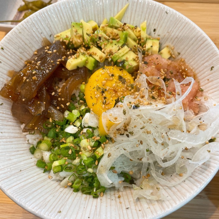 광교 법조타운 일본식 라멘 맛집 명란 아보카도 덮밥 후기 점심 뭐먹지