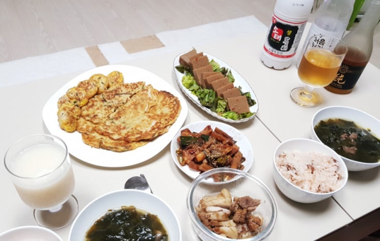  막걸리 한 잔 (녹두전/도토리묵무침/수육/동그랑땡)