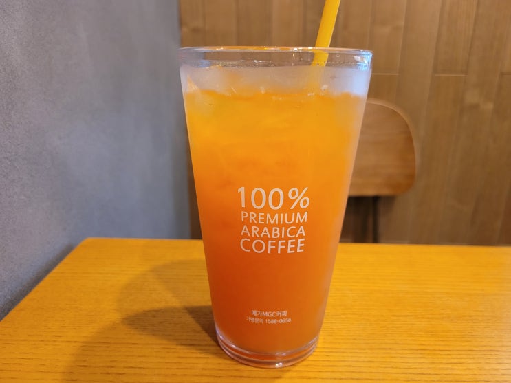  메가커피 청도 홍시 수정과 티플레저 생각보다 맛있네