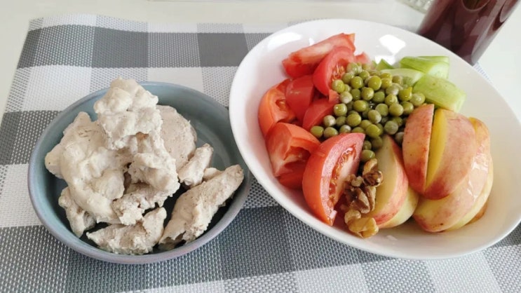 플레이팅 없는 치킨 샐러드 다이어트 식단