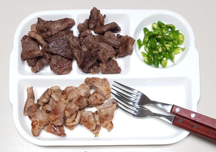  고기 옆에 고기 & 과일 옆에 과일