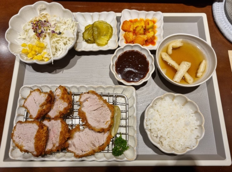  부산 동래백화점 "미스 카츠"
