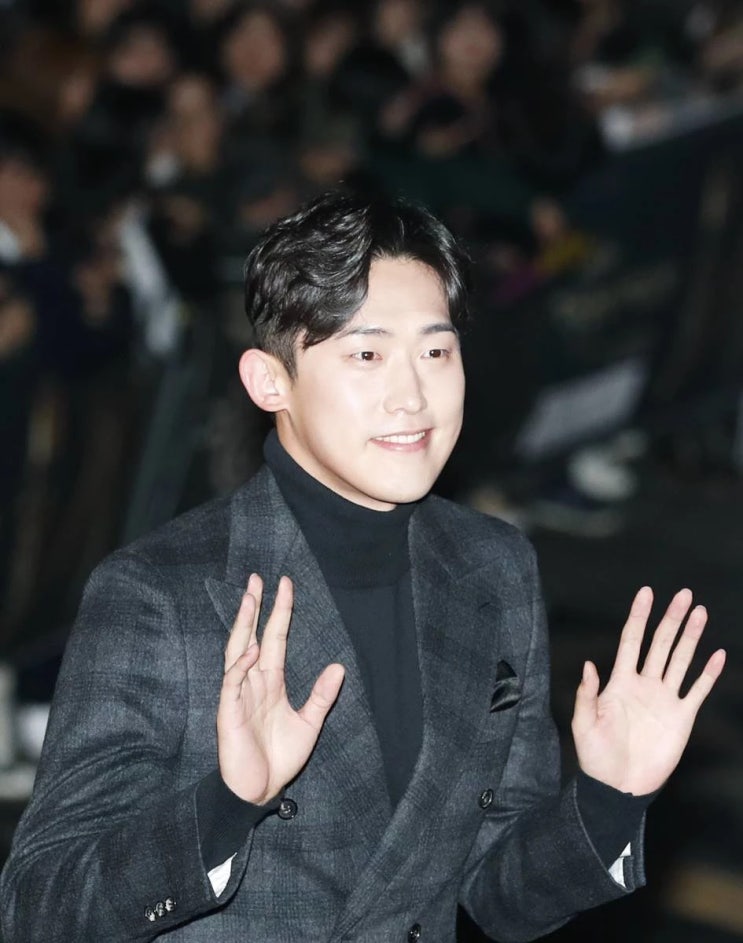 선후배에서 실제 연인으로 발전한 민진웅노수산나, ENA 새 드라마 '얼어죽을 연애따위'서 부부로 호흡 선후배에서 실제 연인으로 발전한 민진웅노수산나, ENA 새 드라마 '얼어죽을 연애따위'서 부부로 호흡