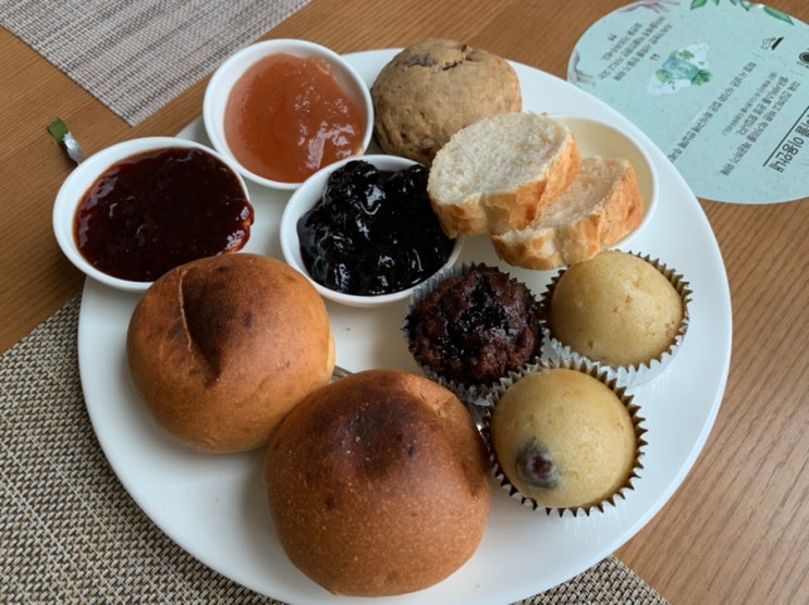고창 상하농원 파머스빌리지 파머스테이블 아침 조식 너무 맛있네요 상하농원 공방에서 만든 음식과 상하목장 우유, 매일우유 라인이라 건강함이 느껴져요! 고창 상하농원 파머스빌리지 파머스테이블 아침 조식 너무 맛있네요 상하농원 공방에서 만든 음식과 상하목장 우유, 매일우유 라인이라 건강함이 느껴져요!