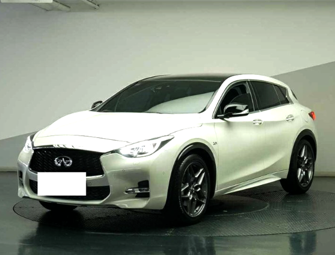  인피니티 q30 중고차 혁신적인 해치백