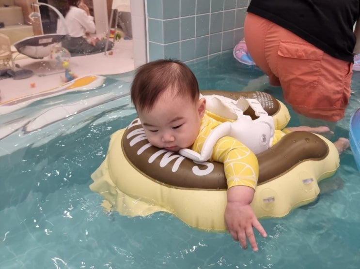 8개월 조동 모임을 토이앤풀에서, 영유아 수영은 프라이빗 수영장에서