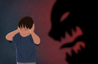 술 마시고 남매 폭행한 엄마 방문 걸어 잠근 아이들 문틈 흉기로 쑤셨다 끔찍한 공포 술 마시고 남매 폭행한 엄마 방문 걸어 잠근 아이들 문틈 흉기로 쑤셨다 끔찍한 공포