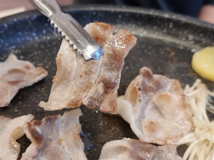 김포 풍무동 냉동삼겹살 맛집 분홍식당! 아기의자도 핑크핑크 김포 풍무동 냉동삼겹살 맛집 분홍식당! 아기의자도 핑크핑크