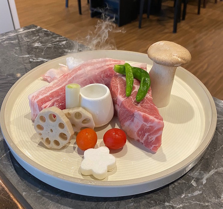  수원역 삼겹살 맛집 : 직접 구워주는 회식장소/마장동 김씨