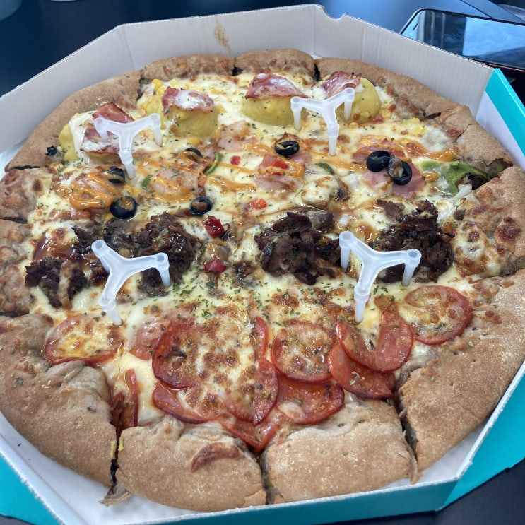  맛있는 피자 배달 시켰어요~~