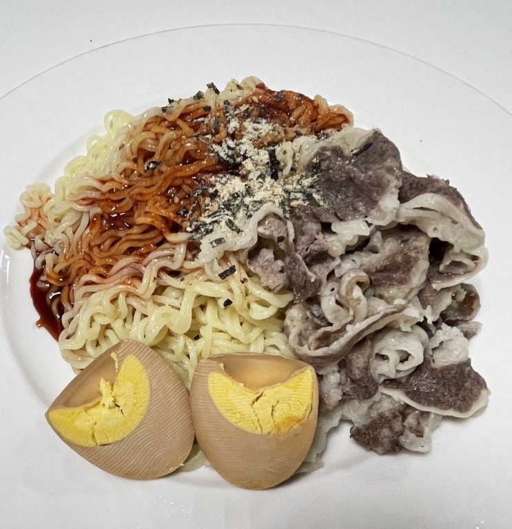  차돌박이비빔면(우삼겹) 자취버전 초간단 원팬 조리
