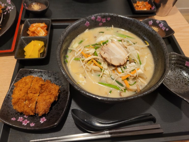  우리동네맛집 류&돈까스