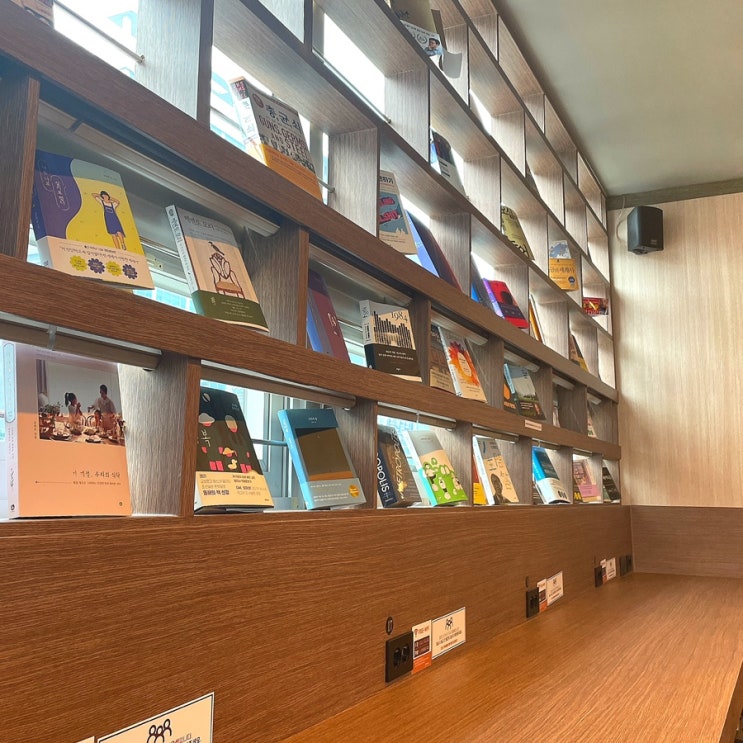 광교 경기대 24시 스터디카페/편안한 분위기와 무한리필 커피가 있는 커피랑 도서관 경기대점