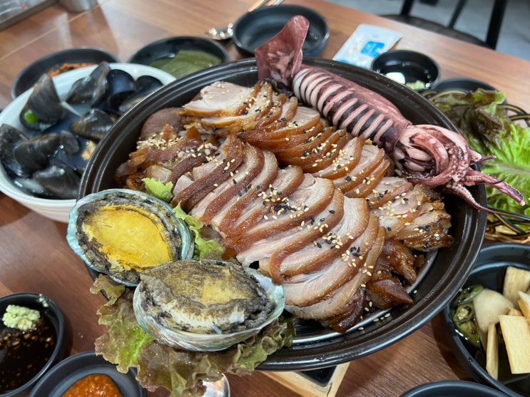 울산 매곡 맛집 "철이족발" 싱싱한 오징어와 전복 먹고 이프카페 후기