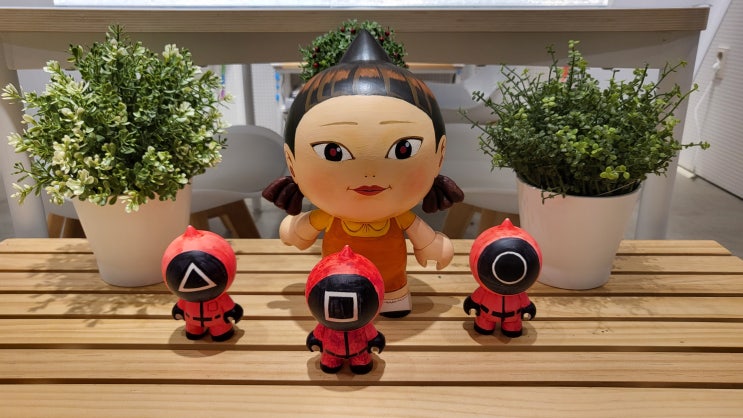 오징어 게임 . 영희 툰토이