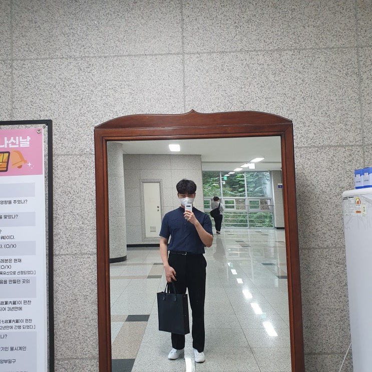남자 옷 코디 : 남색 반팔 셔츠에 검은색 와이드 슬랙스 남자 옷 코디 : 남색 반팔 셔츠에 검은색 와이드 슬랙스