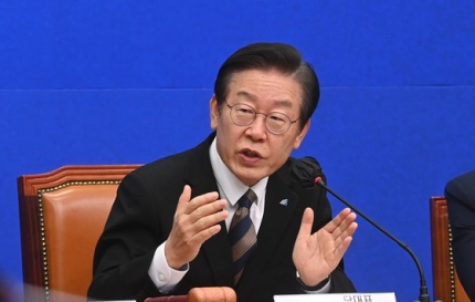 <b>경찰</b>은 백현동·검찰은 쌍방울 집중…이재명 <b>아들</b>도 <b>소환</b> 앞뒀다