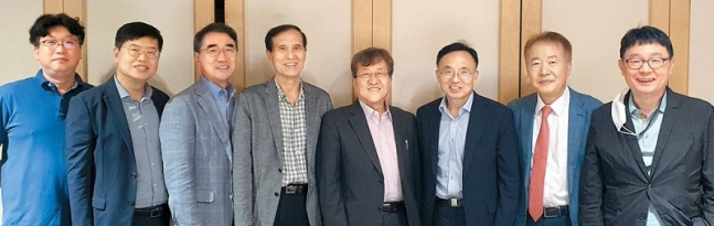 "부동산 40% 빠진다"는 한국의 닥터둠…"주식은 팔때 아냐" "부동산 40% 빠진다"는 한국의 닥터둠…"주식은 팔때 아냐"