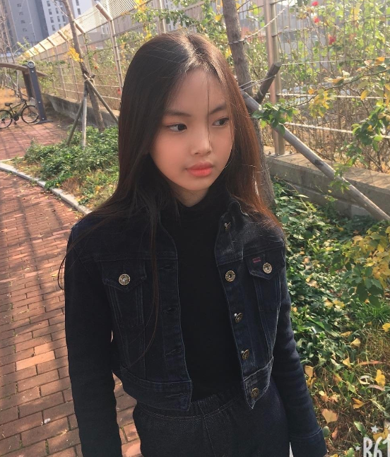NewJeans Hyein: Childhood Photos & Elementary School Pictures – Her Beauty Was Already Perfect!