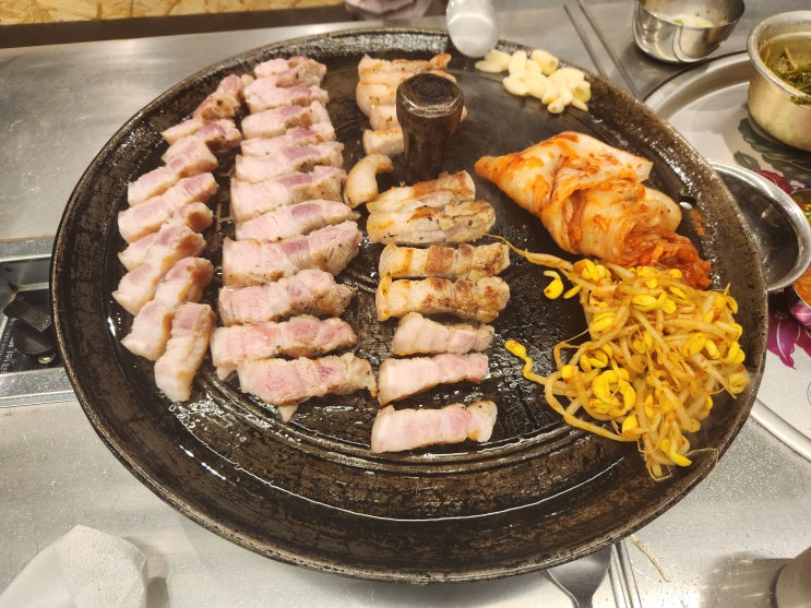  시화 정왕동 삼겹살 맛집 '목구멍 시흥점' 방문 리뷰 : 한국공학대학교 주변 소주 마시기 좋은 곳!