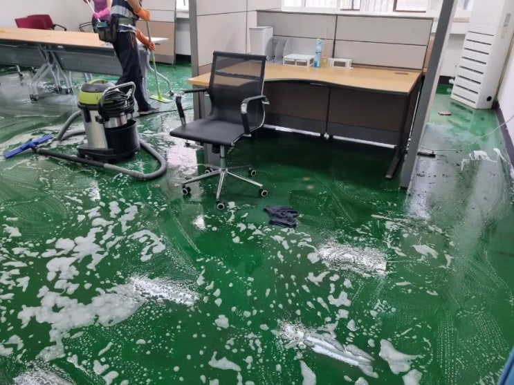  양산청소업체 동원과학기술대학 창업보육센타 사무실청소 묵은때 제거