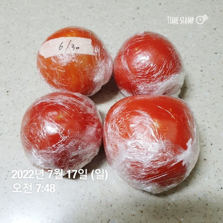  토마토 오래 보관방법, 꼭지를 제거한 다음 랩으로 싸서 냉장보관하세요