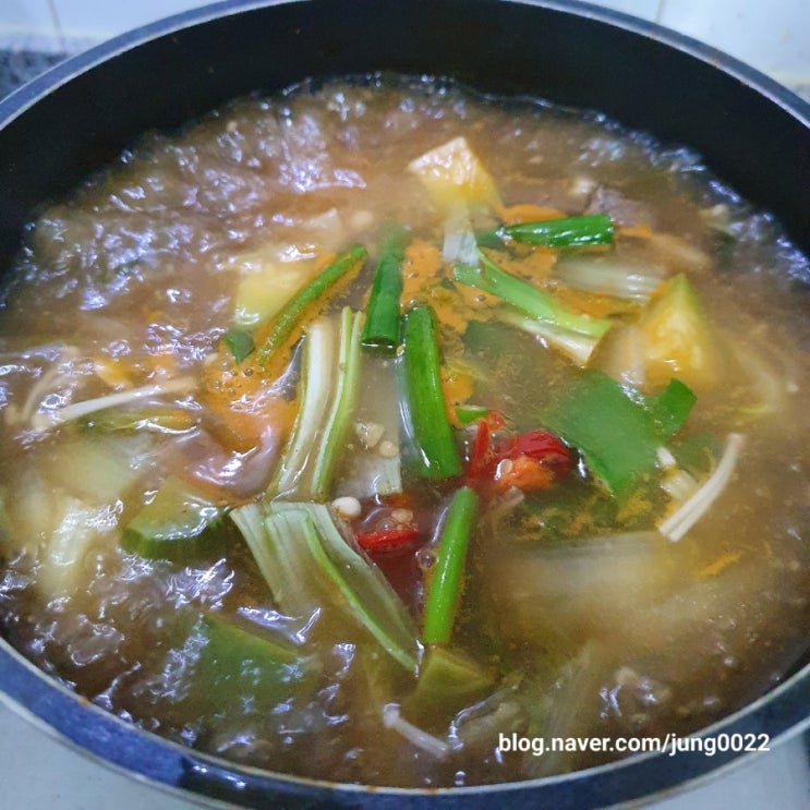  뚝딱 끓여낸 소고기국밥 쇠고기배추된장국 뜨끈하게 한 그릇