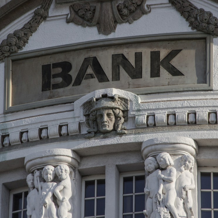 은행(銀行)이 왜 금행(金行)이 아니고 은행이라고 부를까?