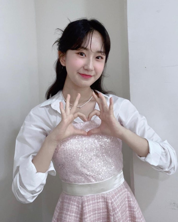 가수 전유진, 스타랭킹 여자 랭킹 2위...포항가요제 통해 혜성처럼 떠오른 트로트 샛별 "제2의 송가인" (ft. 나이 출생 프로필) 가수 전유진, 스타랭킹 여자 랭킹 2위...포항가요제 통해 혜성처럼 떠오른 트로트 샛별 "제2의 송가인" (ft. 나이 출생 프로필)