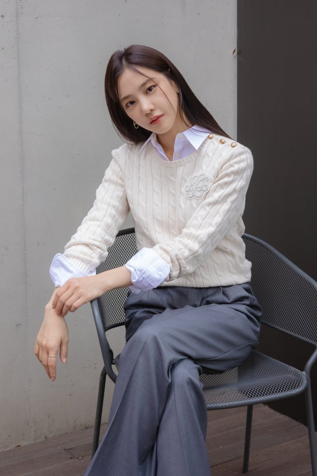 12년 무명 끝낸 '개미' 한지은, "모르면 배우면 되지" 찾았다 되찾은 코믹 DNA 로 OTT 로코퀸 성장 12년 무명 끝낸 '개미' 한지은, "모르면 배우면 되지" 찾았다 되찾은 코믹 DNA 로 OTT 로코퀸 성장
