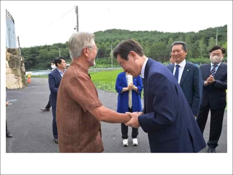 <b>이재명</b>, <b>문재인 대통령</b> 사저 방문. 니가 거길 왜 가니?